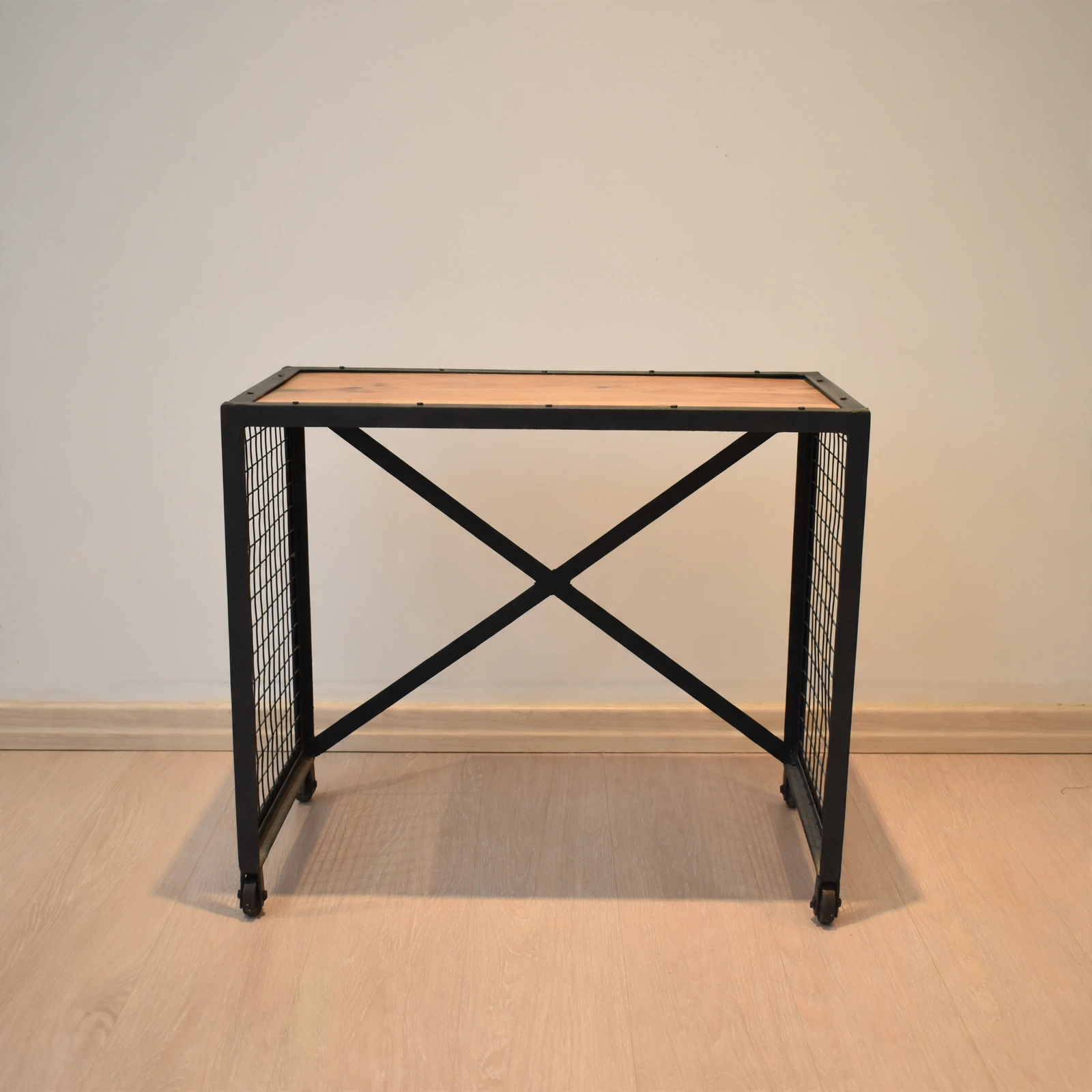 industrial_side_table_studio Τραπεζάκι βοηθητικό Industrial - Image 1