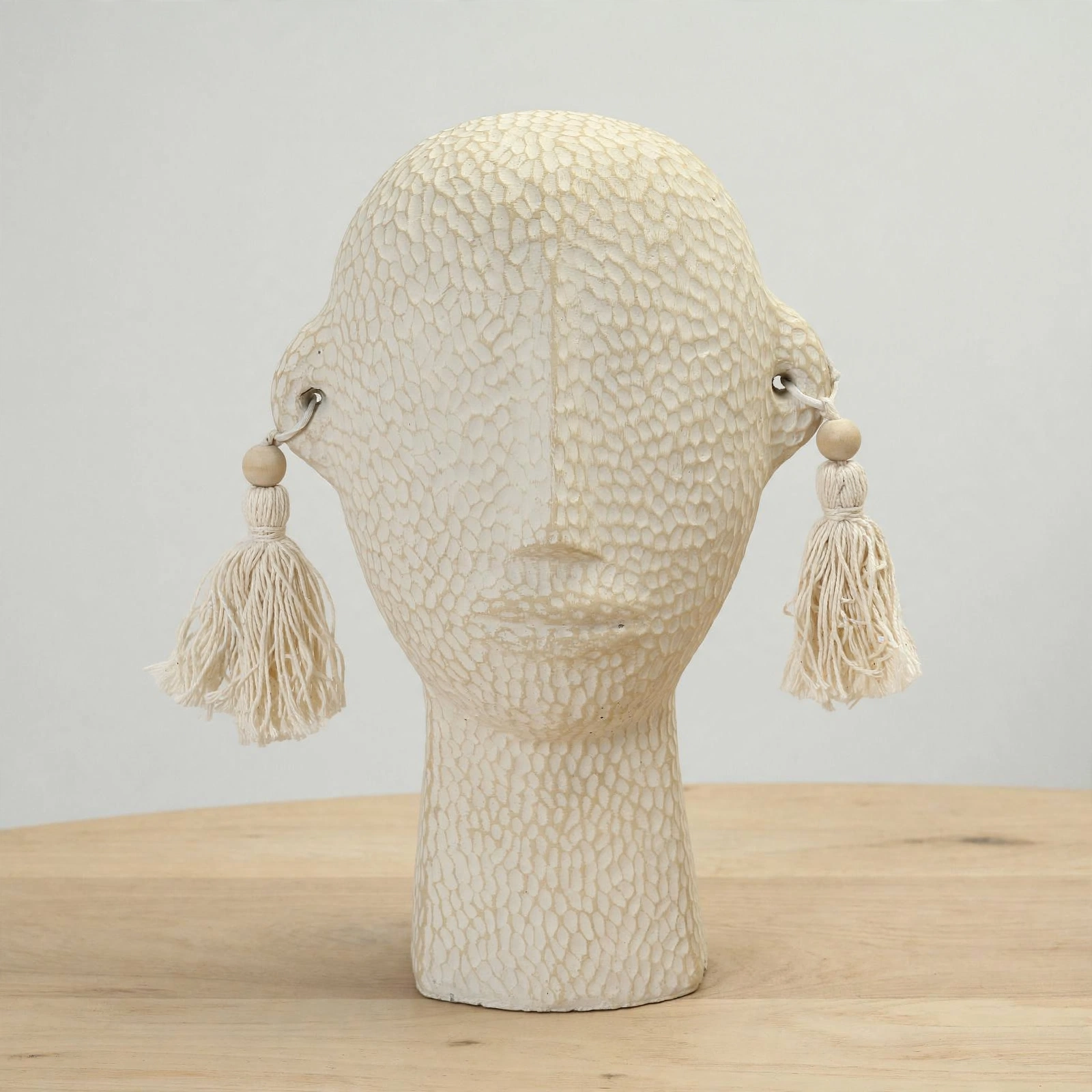 bust_product_photograph Φιγούρα Γυναίκας με Σκουλαρίκια από Τσιμέντο 15 ΕΚ - Image 1