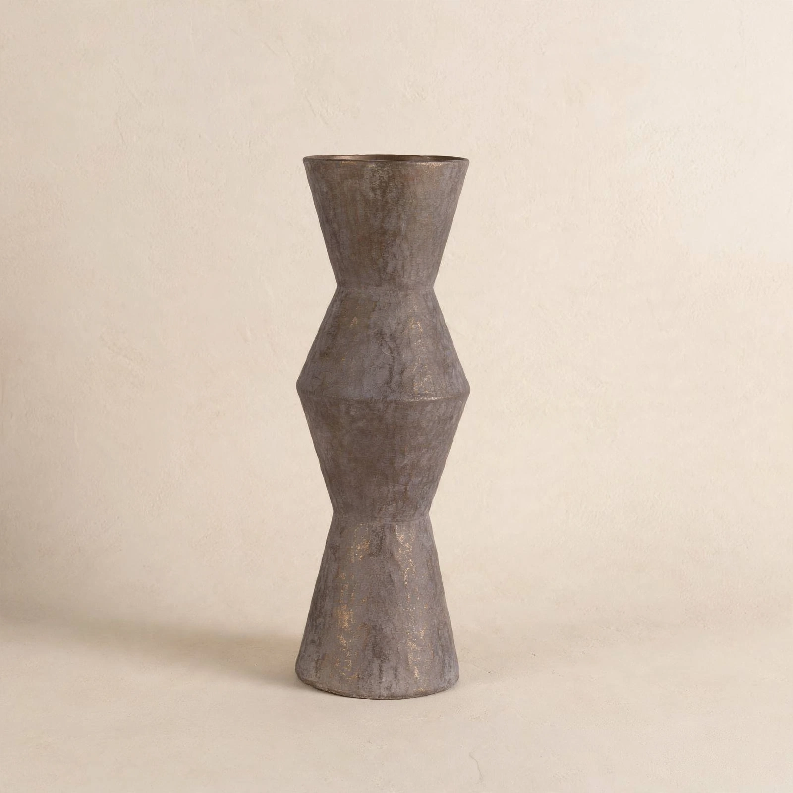 bronze_vase_plaster_wall Bάζο Κεραμικό Μπρονζέ-Χρυσό - Image 1