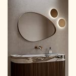 Καθρέφτης κρεμαστός Iron Rock με μεταλλική περιμετρική λάμα.